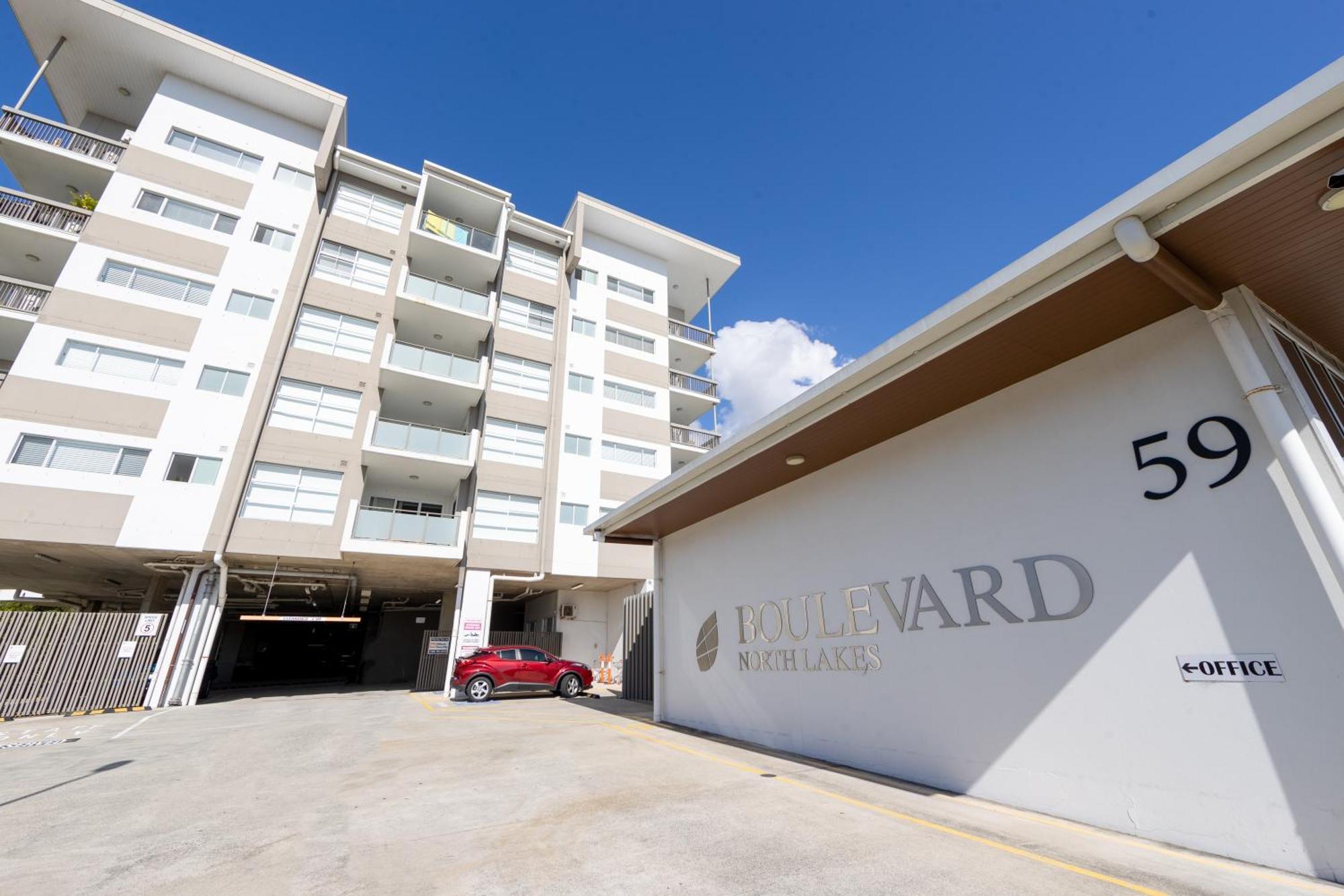 Boulevard North Lakes Bagian luar foto