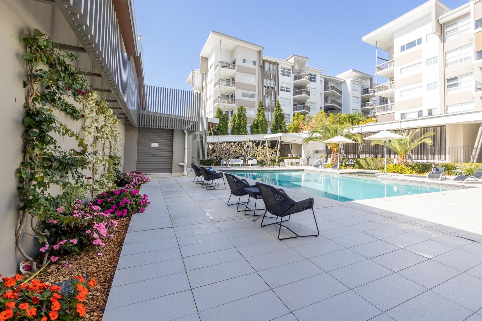 Boulevard North Lakes Bagian luar foto