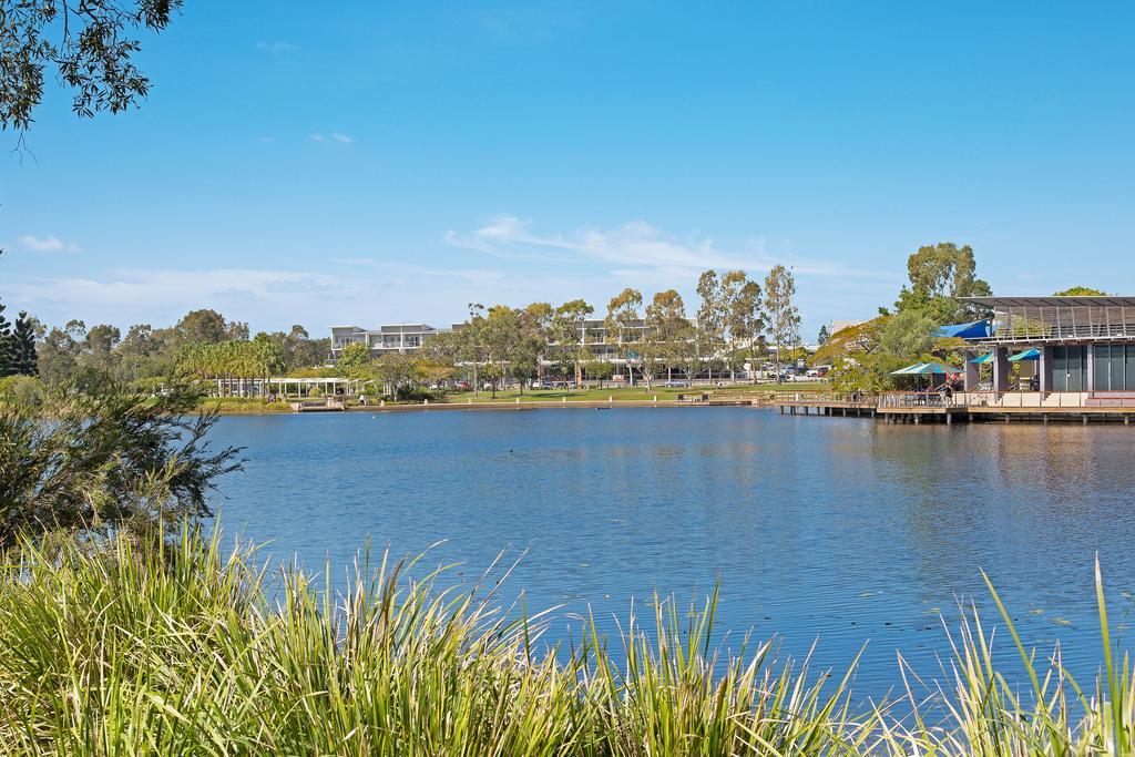 Boulevard North Lakes Bagian luar foto
